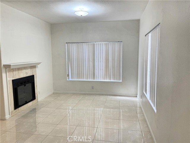 Detail Gallery Image 4 of 18 For 18319 Hart St #3,  Reseda,  CA 91335 - 4 Beds | 4 Baths