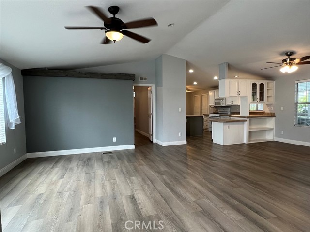 9080 Bloomfield Avenue, Cypress CA: https://media.crmls.org/medias/fec8eda5-40c0-413d-b85f-e8a3d9e44e98.jpg