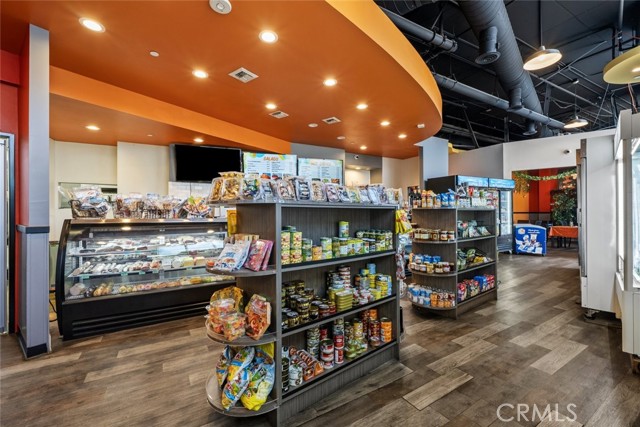 400 E Broadway, Glendale CA: https://media.crmls.org/medias/fec91083-ea20-48bc-839e-05efa4421014.jpg