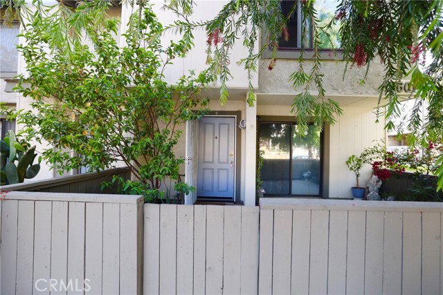 Detail Gallery Image 3 of 66 For 9601 Sepulveda Bld #9,  North Hills,  CA 91343 - 3 Beds | 2/1 Baths