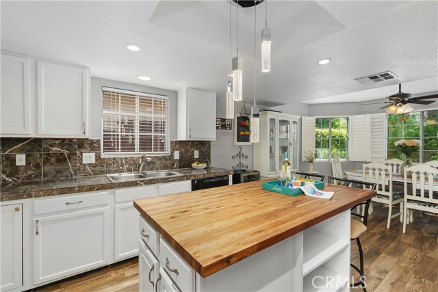 53070 Avenida Vallejo, La Quinta CA: https://media.crmls.org/medias/fecbe21b-d7ed-4a6f-90e0-e83fc02e84d0.jpg