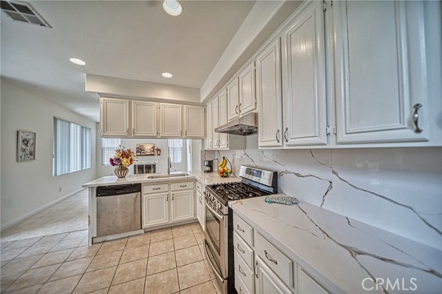 Detail Gallery Image 10 of 46 For 33441 Warwick Hills Rd, Yucaipa,  CA 92399 - 4 Beds | 2/1 Baths