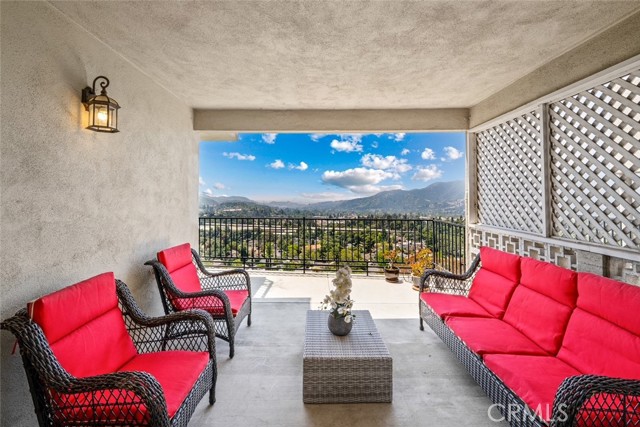 Detail Gallery Image 16 of 37 For 2102 La Canada Crest Dr #B,  La Canada Flintridge,  CA 91011 - 3 Beds | 2 Baths