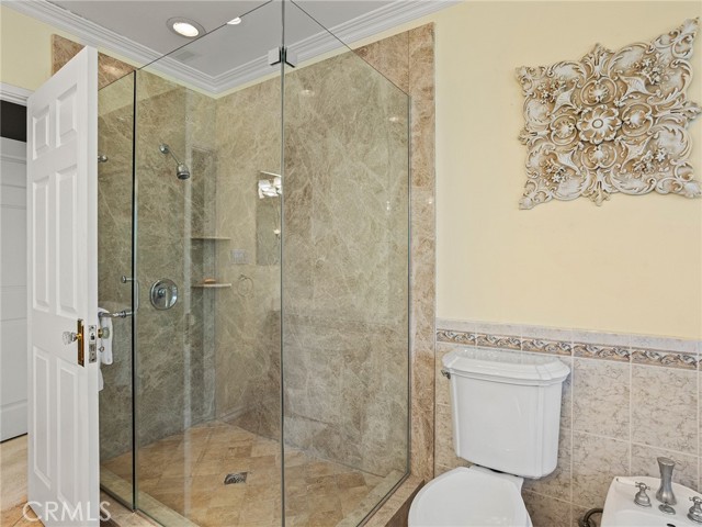 5815 Irving Avenue, La Crescenta CA: https://media.crmls.org/medias/fecd44aa-fc1e-4e98-a603-6392b581bff6.jpg