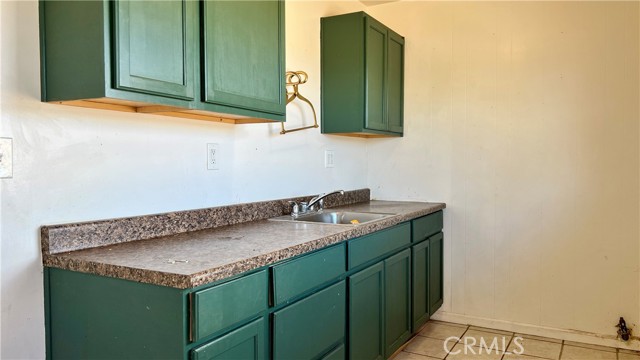 13509 Seneca Road, Victorville CA: https://media.crmls.org/medias/fecdb2ee-8855-4d03-b802-79b5f42d368e.jpg