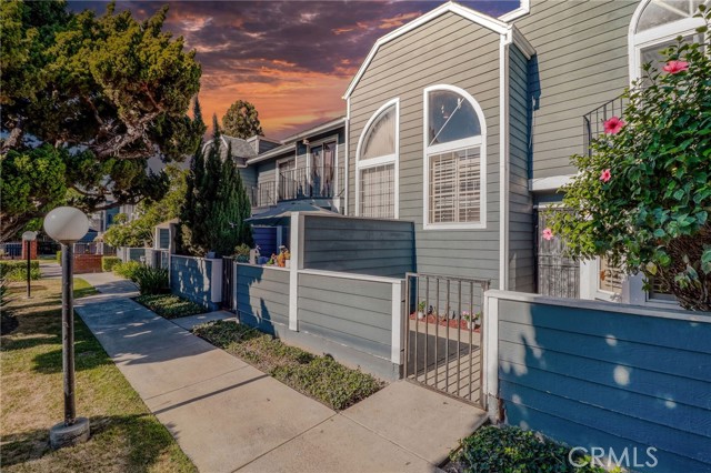14738 Pioneer Boulevard, Norwalk CA: https://media.crmls.org/medias/fecdb6f0-842c-49dc-bc6d-531ad50908e6.jpg