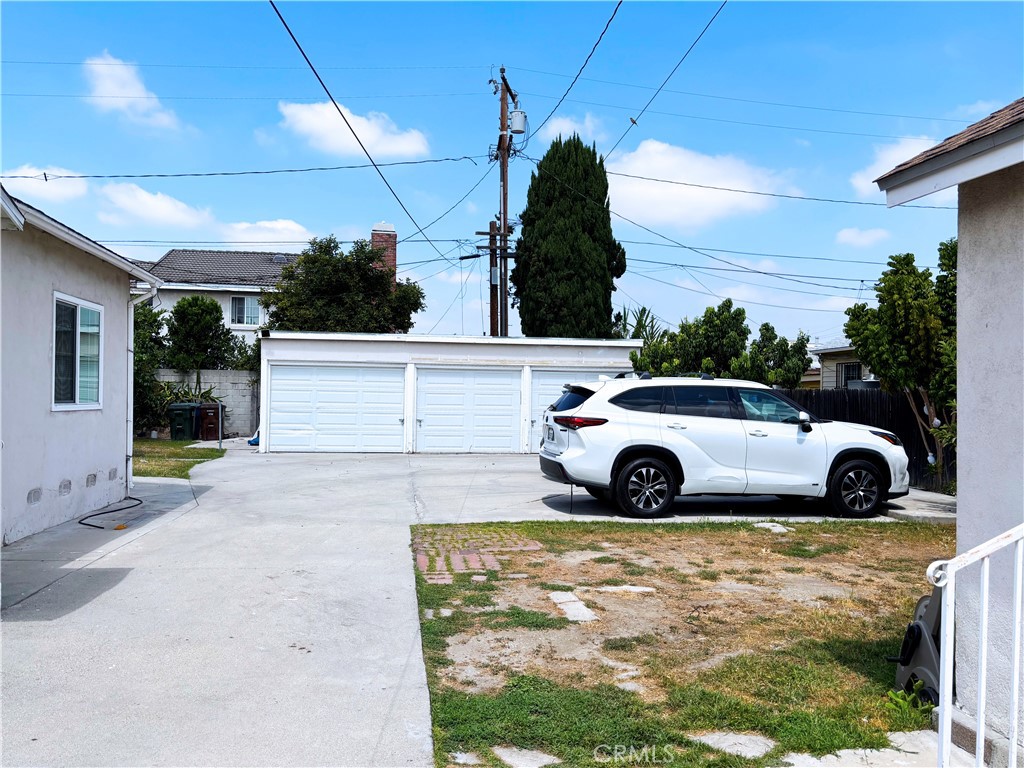 https://media.crmls.org/medias/fece1cf9-c361-44e5-a019-8c861a24231a.jpg?preset=X-Large