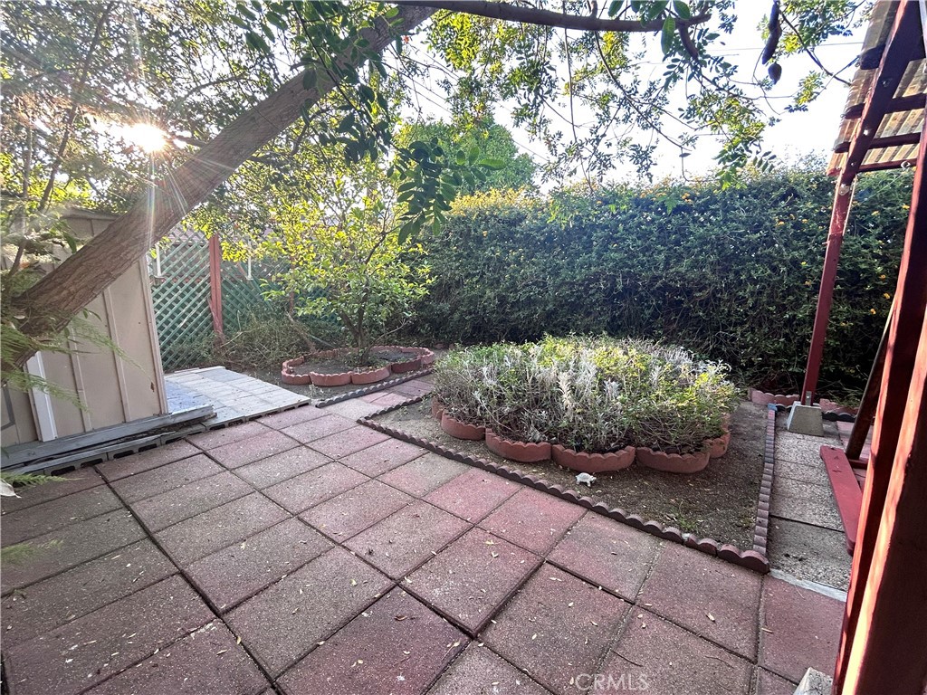 https://media.crmls.org/medias/fece484e-b9b8-4003-91fc-8bd660948d78.jpg?preset=X-Large