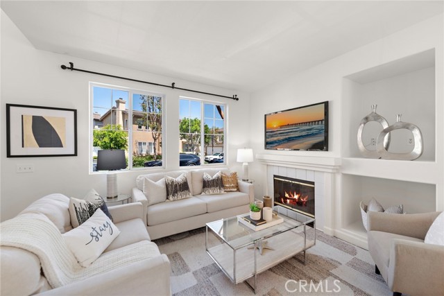 Detail Gallery Image 5 of 49 For 205 Woodcrest Ln, Aliso Viejo,  CA 92656 - 4 Beds | 2/1 Baths