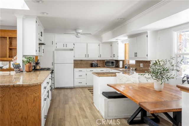 188 S Finch Drive, Big Bear Lake CA: https://media.crmls.org/medias/feced99b-3cac-4cf0-bb6e-bc8fd145be51.jpg
