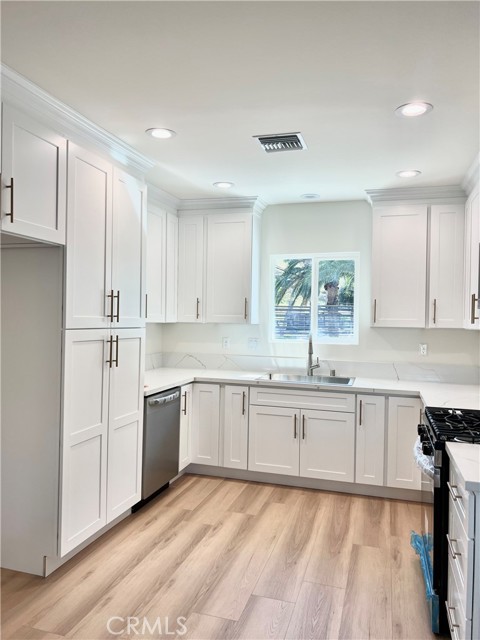 Detail Gallery Image 13 of 21 For 9645 Dale Ave, Sunland,  CA 91040 - 2 Beds | 2 Baths