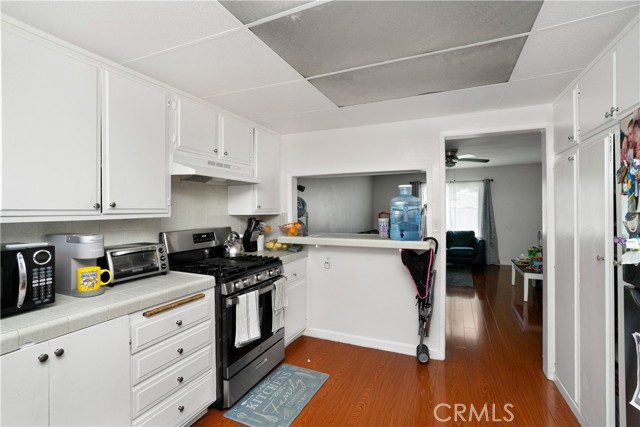 4220 W 165th Street, Lawndale CA: https://media.crmls.org/medias/fecf74c5-79ad-476a-93b1-8d4adf5299b2.jpg