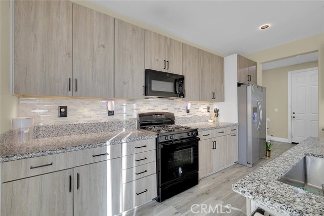 Detail Gallery Image 16 of 54 For 882 Kirkwood Ct, Olivehurst,  CA 95961 - 6 Beds | 3/1 Baths