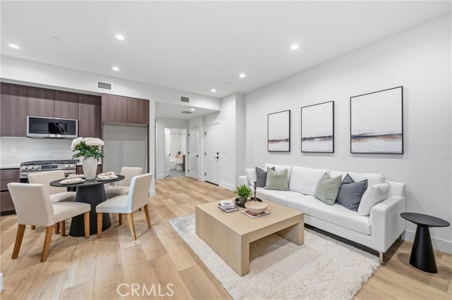 Detail Gallery Image 3 of 18 For 150 Oak Knoll Ave #103,  Pasadena,  CA 91101 - 1 Beds | 1 Baths