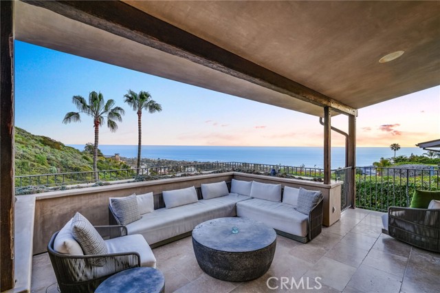 Detail Gallery Image 3 of 43 For 715 Mystic Way, Laguna Beach,  CA 92651 - 4 Beds | 4/1 Baths