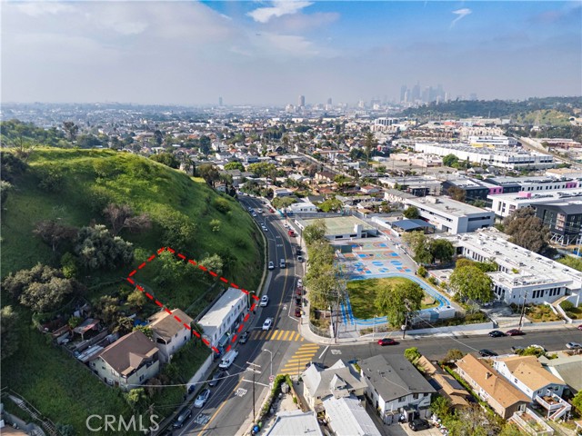 3374 Griffin Avenue, Los Angeles CA: https://media.crmls.org/medias/fed2331a-bd77-4b0f-81ed-820993c40e44.jpg