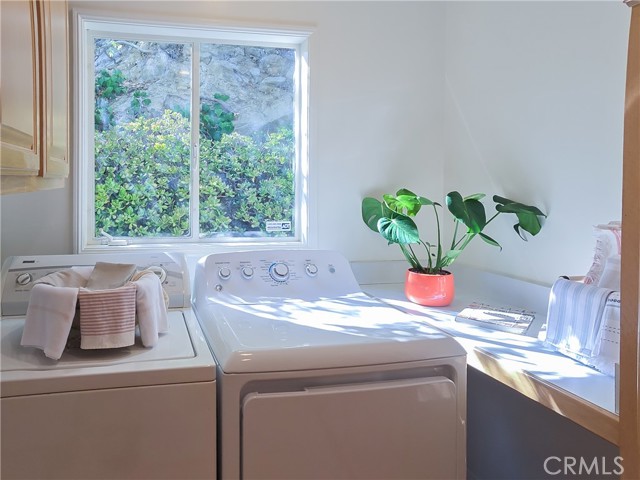 2883 Hermosita Drive, Glendale CA: https://media.crmls.org/medias/fed2b90f-971e-4d12-a7ac-a45147c8ed19.jpg