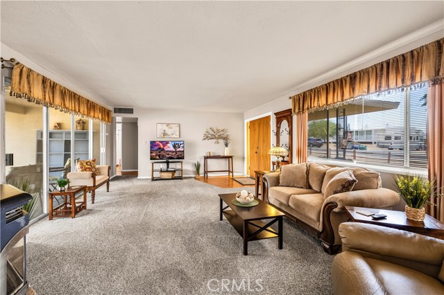 Detail Gallery Image 8 of 60 For 6919 Lennox Ave, Yucca Valley,  CA 92284 - 3 Beds | 2 Baths