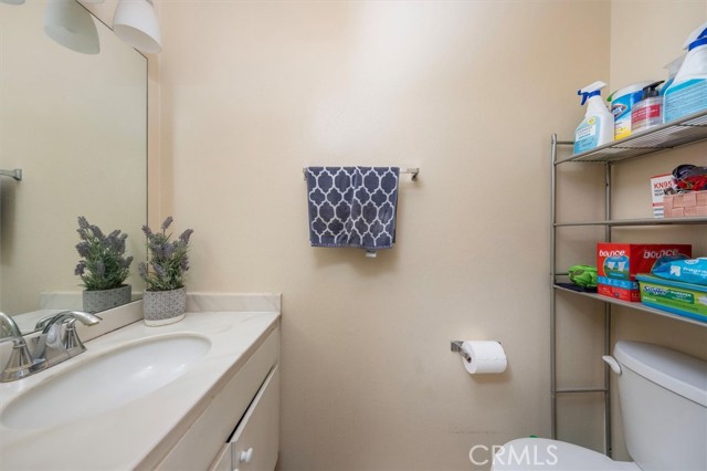 Detail Gallery Image 14 of 25 For 5461 Newcastle Ave #8,  Encino,  CA 91316 - 2 Beds | 2/1 Baths