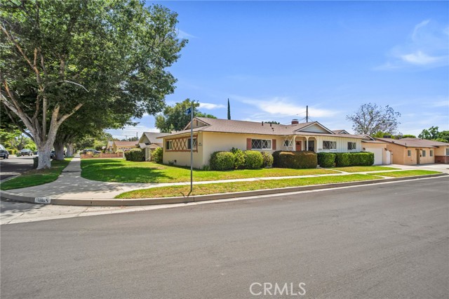 Detail Gallery Image 2 of 46 For 18944 Prairie St, Northridge,  CA 91324 - 4 Beds | 2 Baths