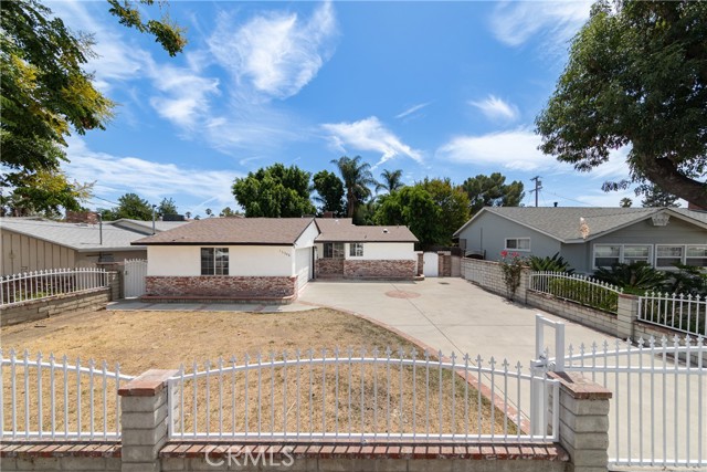 Detail Gallery Image 3 of 14 For 15948 Wyandotte St, Lake Balboa,  CA 91406 - 3 Beds | 2 Baths
