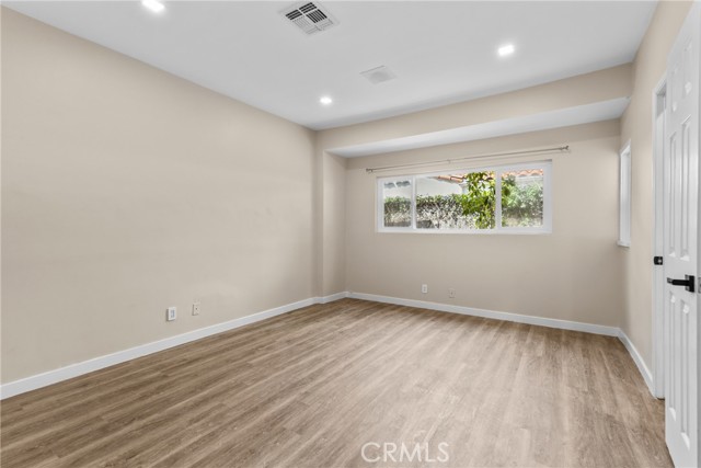 Detail Gallery Image 11 of 28 For 6329 Warner Dr, Los Angeles,  CA 90048 - 3 Beds | 3 Baths