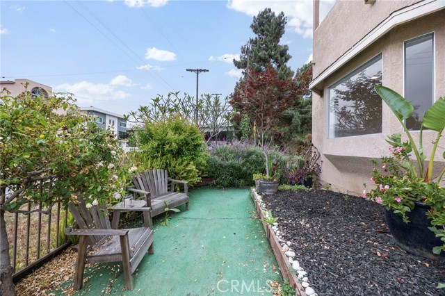 5183 Inglewood Boulevard, Culver City CA: https://media.crmls.org/medias/fed6a590-a2f3-4fa2-855c-6731b132a6f3.jpg