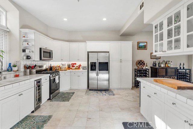 Detail Gallery Image 7 of 18 For 723 S Broadway, Redondo Beach,  CA 90277 - 4 Beds | 3/1 Baths