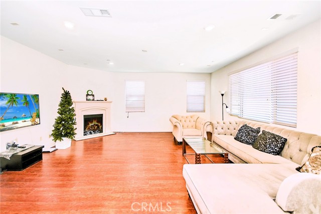 13288 Cactus Flower Street, Eastvale CA: https://media.crmls.org/medias/fed719e0-e8a6-45af-908a-a7b7ade6bf15.jpg