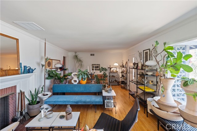 1105 W Highland Avenue, Redlands CA: https://media.crmls.org/medias/fed73d40-e389-412e-a2cd-c0658d772367.jpg