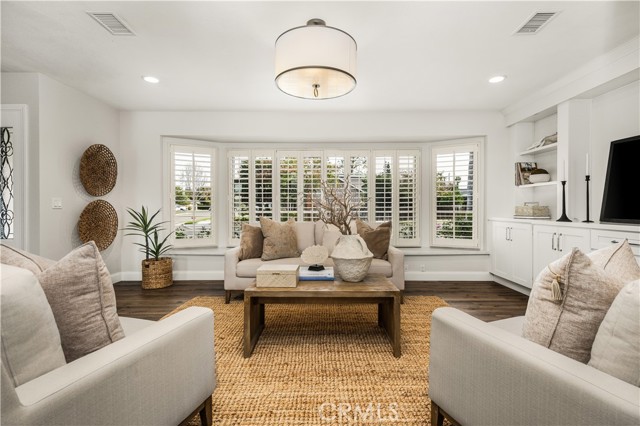 Detail Gallery Image 7 of 38 For 1440 N Harding St, Orange,  CA 92867 - 4 Beds | 3 Baths