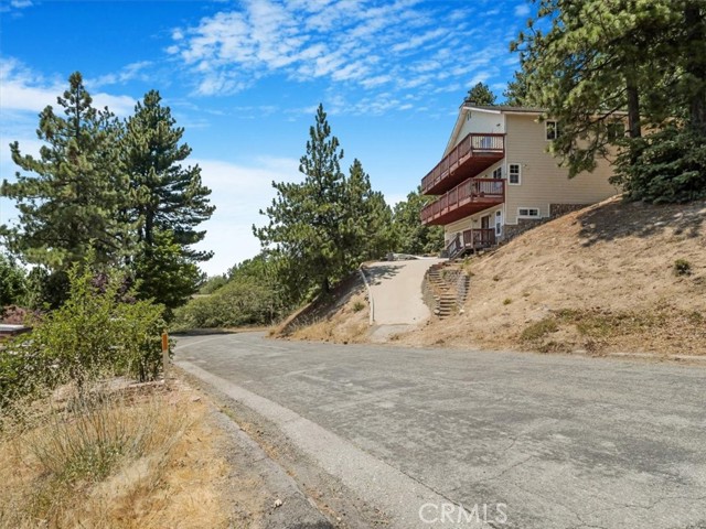Detail Gallery Image 12 of 46 For 30134 Enchanted Way, Running Springs,  CA 92382 - 4 Beds | 3/1 Baths