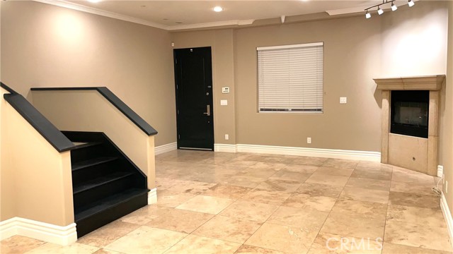 18245 Burbank Boulevard, Tarzana CA: https://media.crmls.org/medias/feda86df-621a-4013-847a-0aaf4dd5f365.jpg