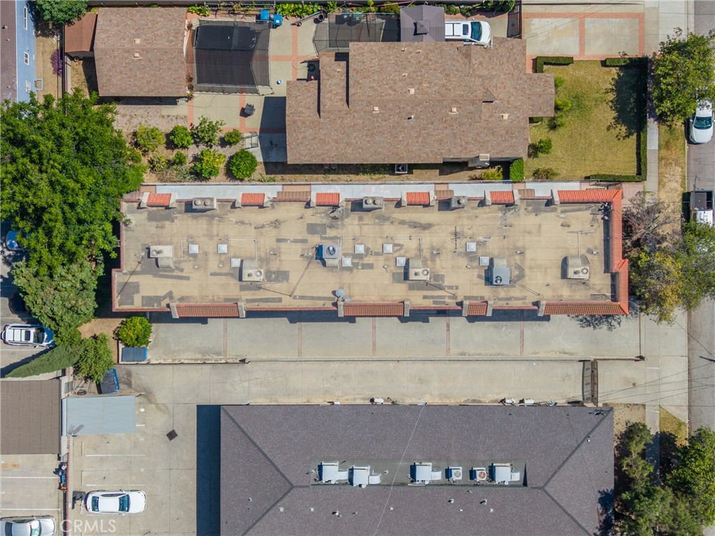 https://media.crmls.org/medias/fedb826f-49d8-4bf1-956c-cd09a78d43b9.jpg?preset=X-Large