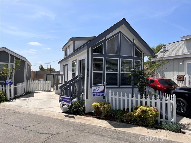 12301 San Fernando Road photo 3
