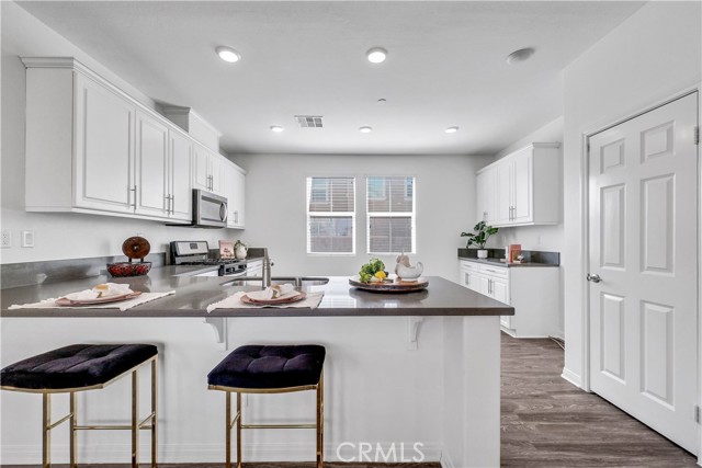 5855 Silveira Street, Eastvale CA: https://media.crmls.org/medias/fede2990-720b-4e04-9cfa-fb3404a78999.jpg