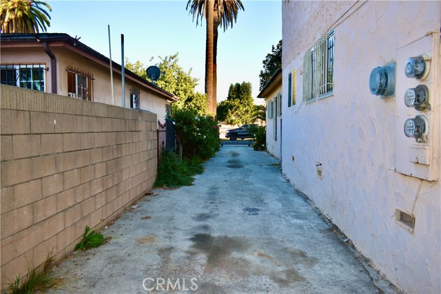Image 2 of 12 For 2919 Palm Grove Avenue