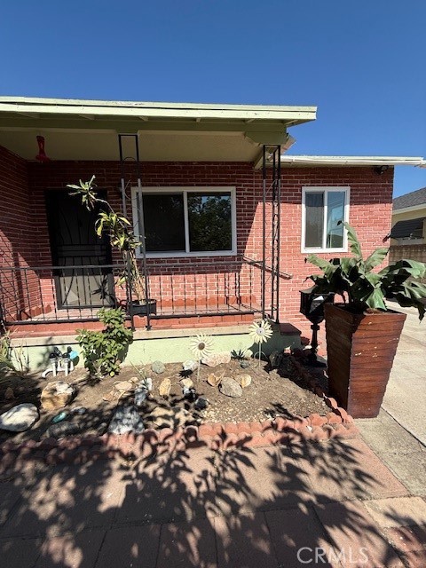 Detail Gallery Image 2 of 21 For 7740 Case Ave, Sun Valley,  CA 91352 - 3 Beds | 1 Baths