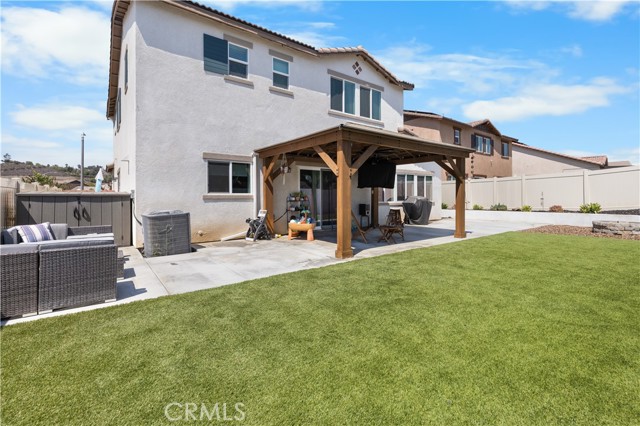 24227 Dusty Trail Way, Menifee CA: https://media.crmls.org/medias/fede92fd-ca16-44d7-a8b4-adec17dbf332.jpg