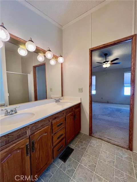 24600 Mountain Ave, Hemet CA: https://media.crmls.org/medias/fedeecee-8eda-4461-a027-7f76d70aba64.jpg