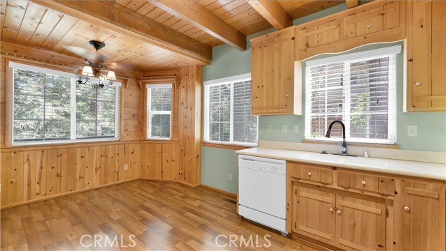 Detail Gallery Image 8 of 18 For 23995 Fern Glen Ln, Crestline,  CA 92325 - 2 Beds | 1/1 Baths