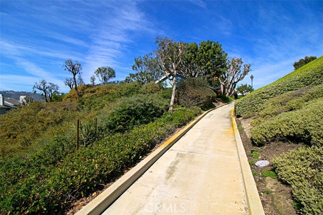 12 Haverhill Road, Laguna Niguel CA: https://media.crmls.org/medias/fee0924d-b263-43d0-9a62-35914fb4efeb.jpg
