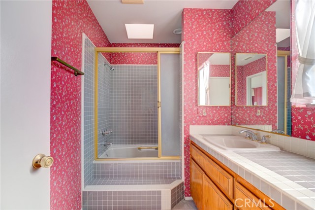 693 19th Street, Manhattan Beach, California 90266, 5 Bedrooms Bedrooms, ,1 BathroomBathrooms,Residential,Sold,19th,SB21194757