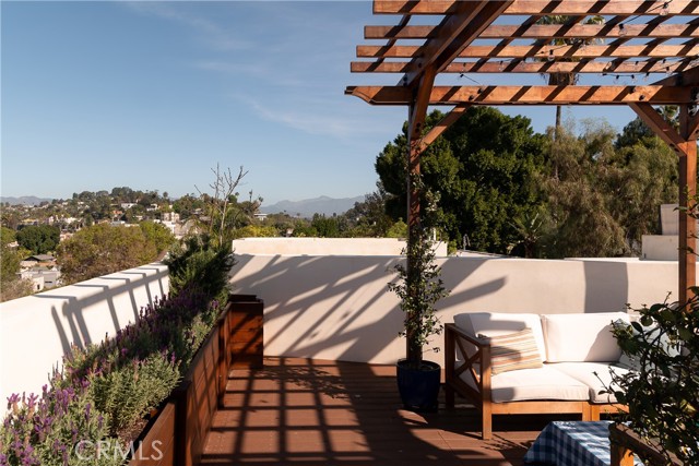 Image 42 of 53 For 734 Parkman