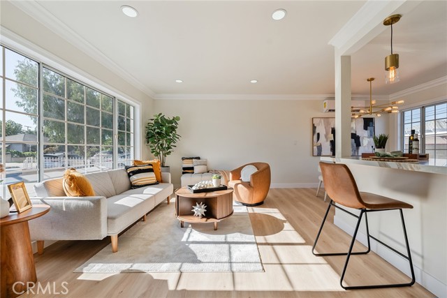 619 N Townsend Street, Santa Ana CA: https://media.crmls.org/medias/fee10187-0f2e-43c1-93a9-4191ec063c09.jpg