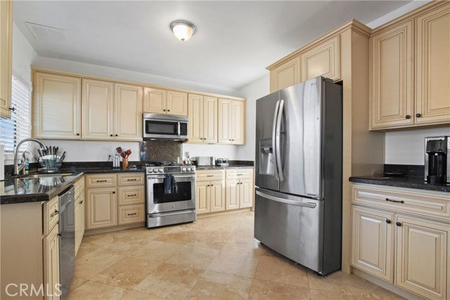 Detail Gallery Image 7 of 26 For 853 S Lemon St, Anaheim,  CA 92805 - 4 Beds | 2/1 Baths