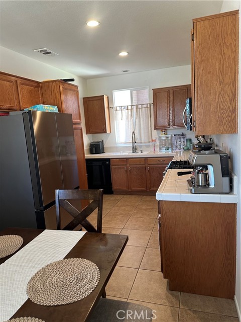 3913 Manquelo Court, Perris CA: https://media.crmls.org/medias/fee289f2-9394-4a2c-9fdf-4618332d5775.jpg