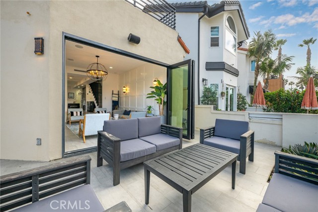 Detail Gallery Image 25 of 32 For 122 21st St, Huntington Beach,  CA 92648 - 3 Beds | 5/1 Baths