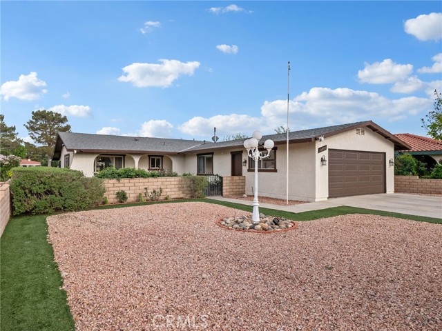 Detail Gallery Image 2 of 35 For 12885 Golf Course Dr, Victorville,  CA 92395 - 3 Beds | 3 Baths