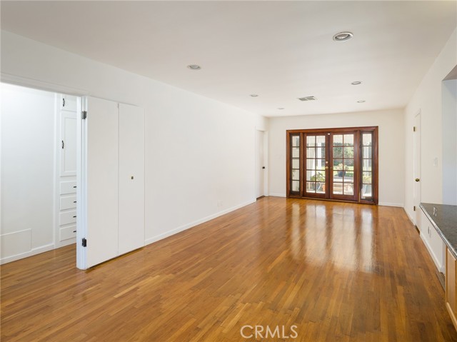 Detail Gallery Image 17 of 37 For 7024 Alverstone, Los Angeles,  CA 90045 - 3 Beds | 2 Baths